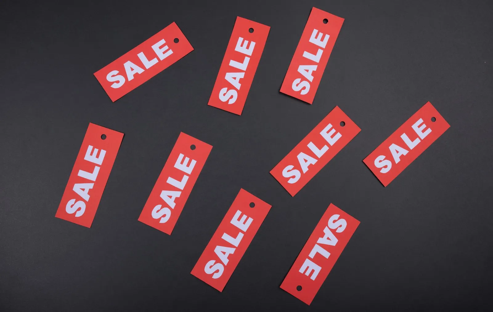 Etiquetas de promoção da Black Friday sobre fundo preto